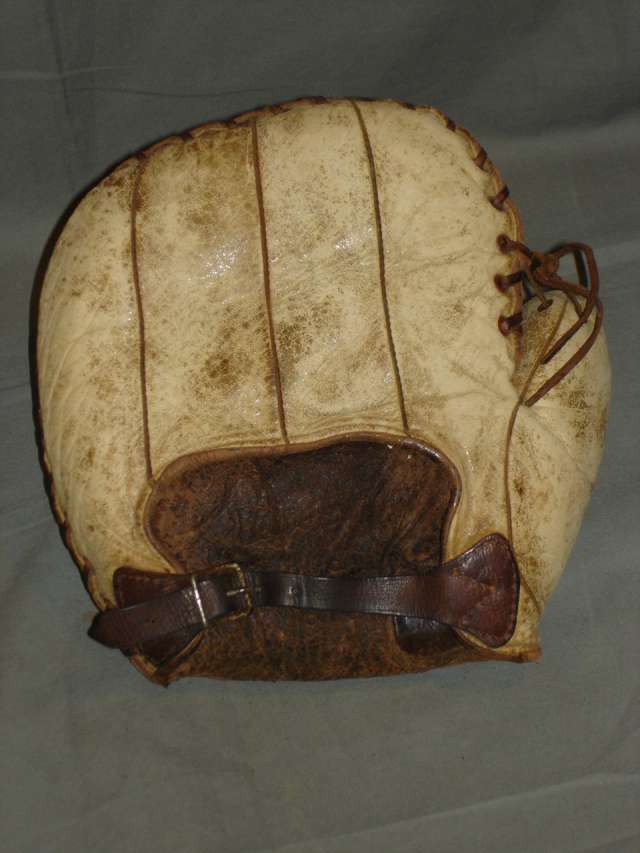 White Basemitt Back